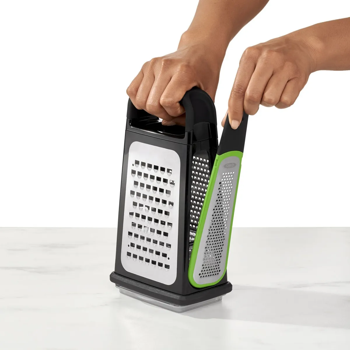 CRATE & BARREL - Rallador de acero inoxidable extraible OXO