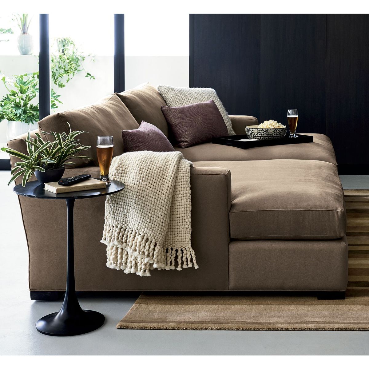 CRATE & BARREL - Mesa Auxiliar Nero de Mármol Negro con Base Aluminio Negro