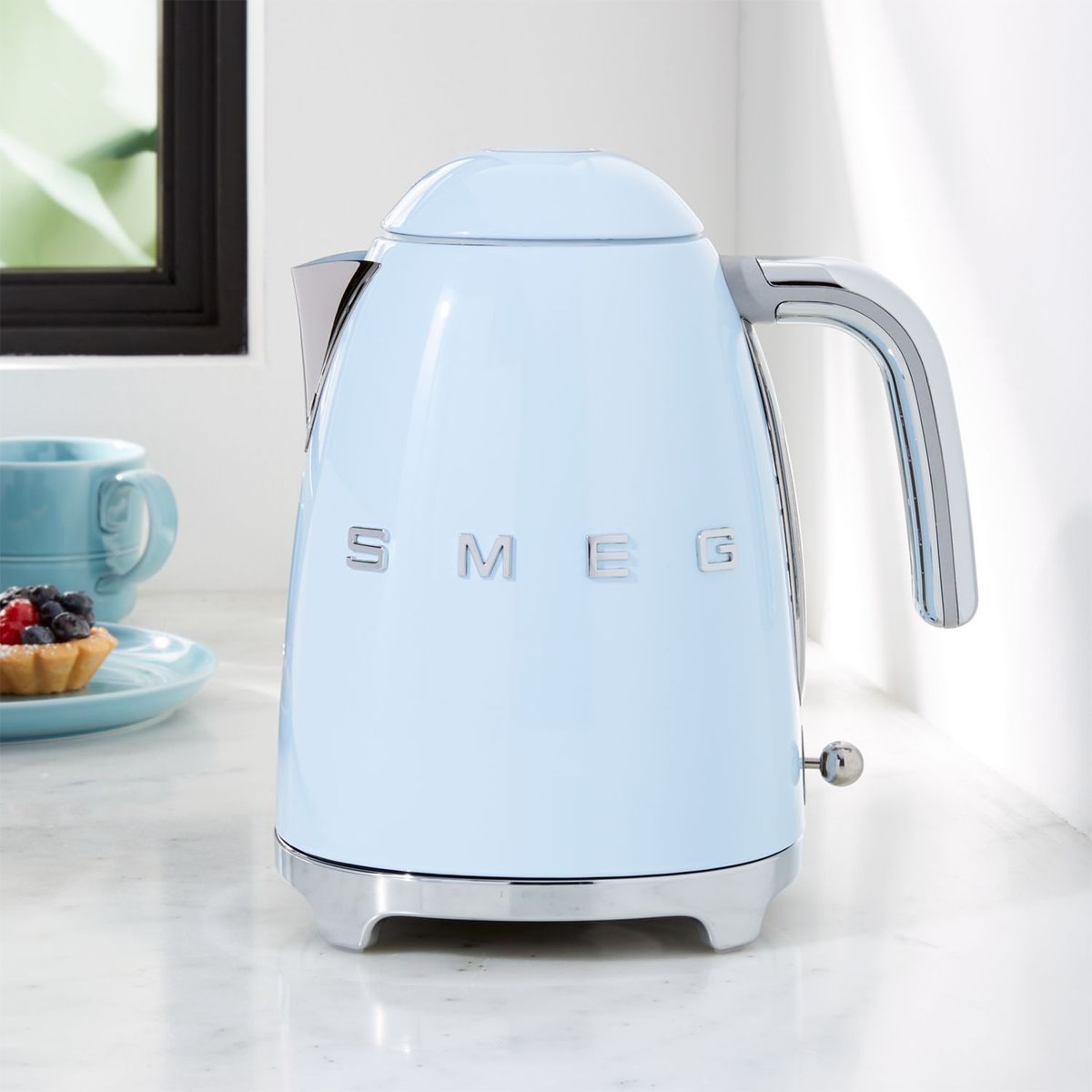 CRATE & BARREL - Hervidor SMEG Celeste