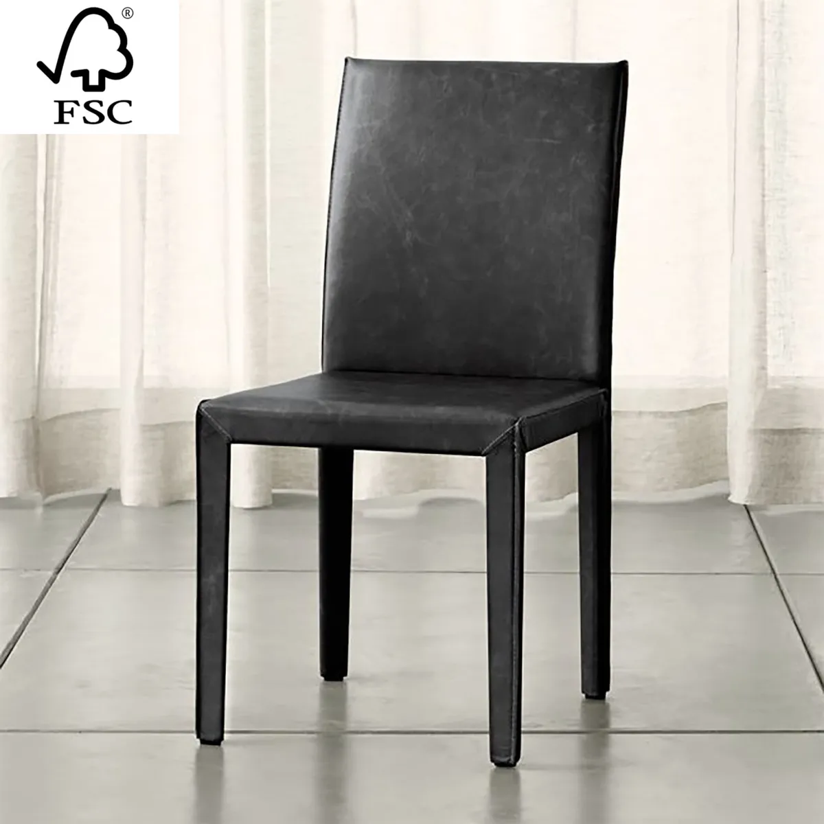 CRATE & BARREL - Silla de Comedor Folio Viola de Cuero