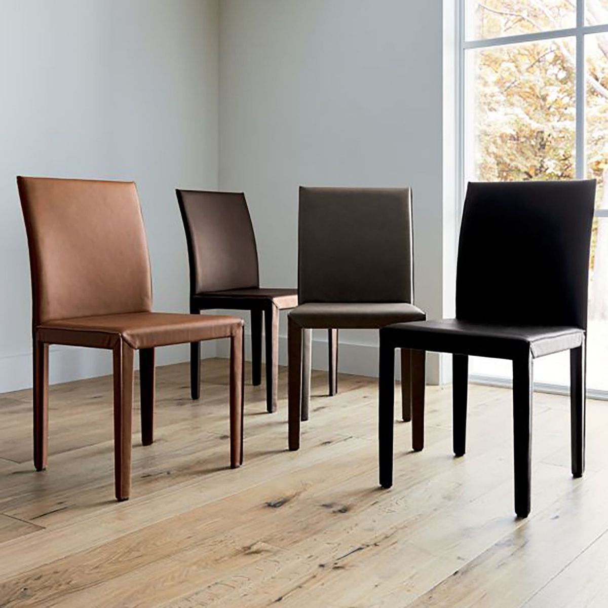 CRATE & BARREL - Silla de Comedor Folio Viola de Cuero