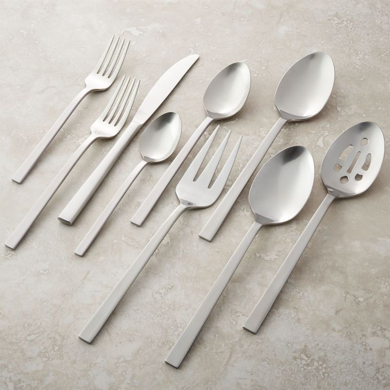 CRATE & BARREL - Juego de Cubiertos de 52 pzs Hudson