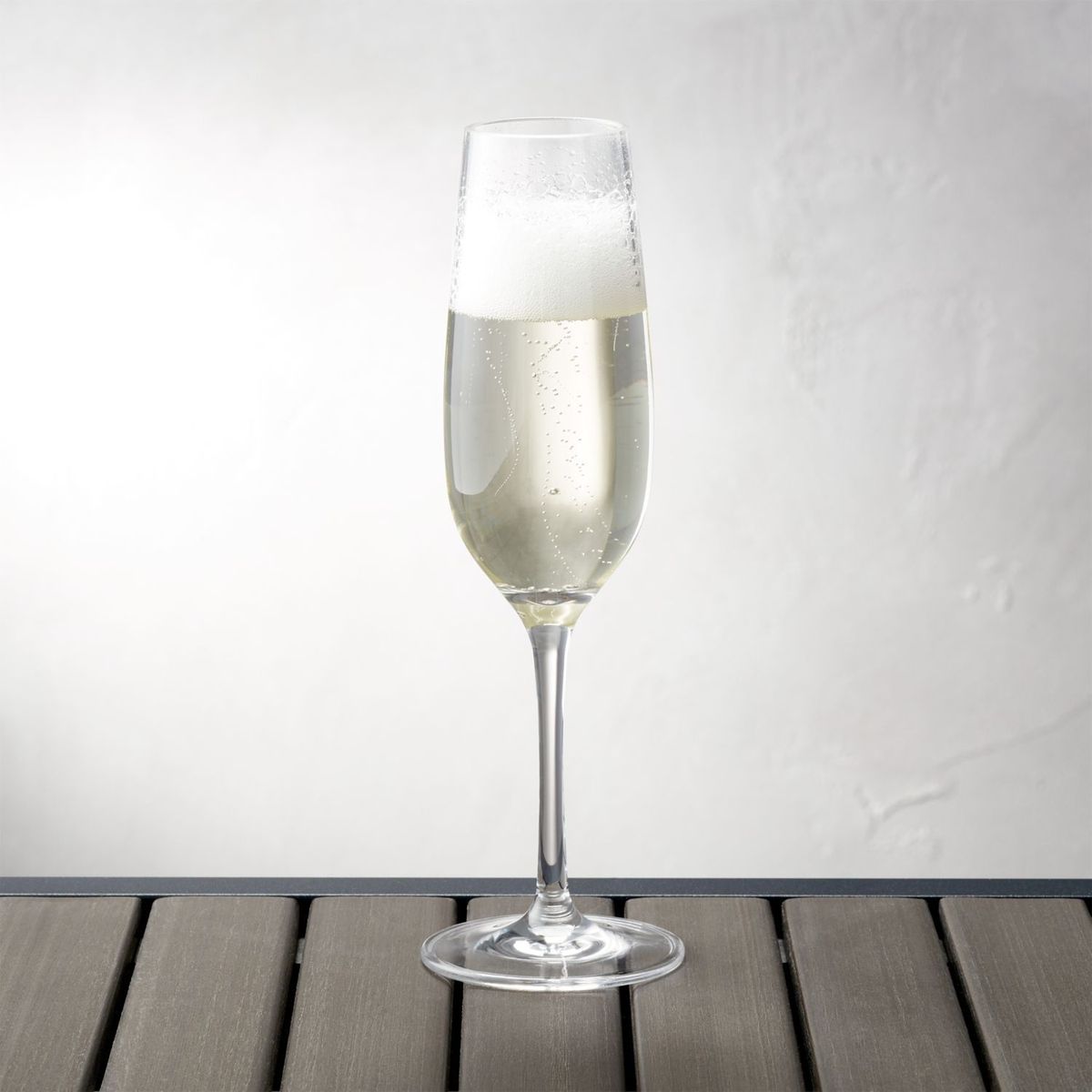 CRATE & BARREL - Copa de Acrílico para Champagne 266ml