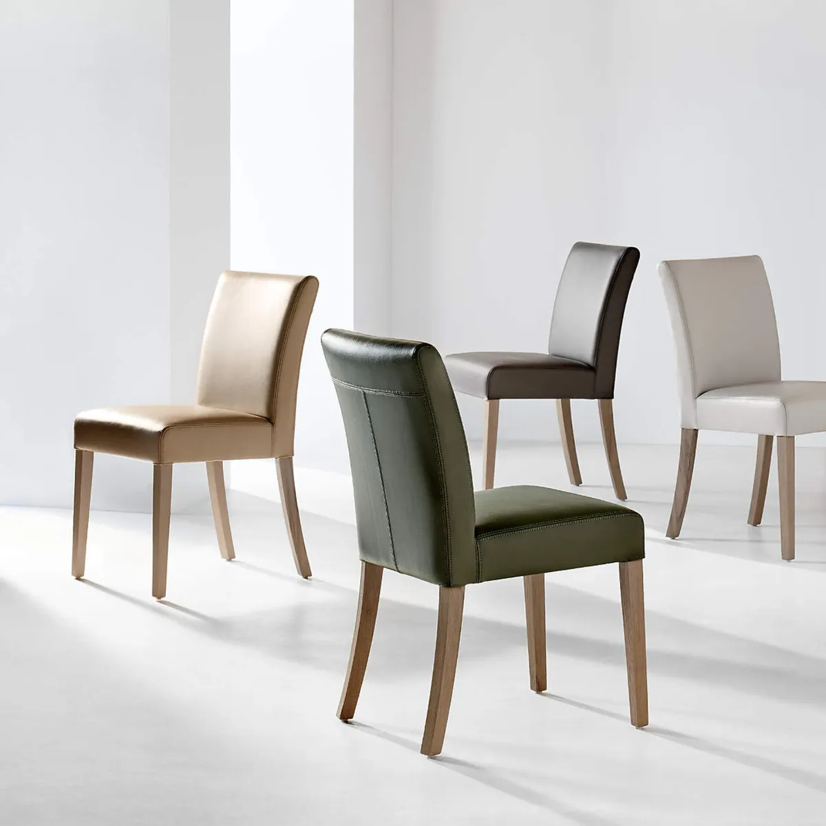 CRATE & BARREL - Silla de Comedor Lowe Bone de Cuero