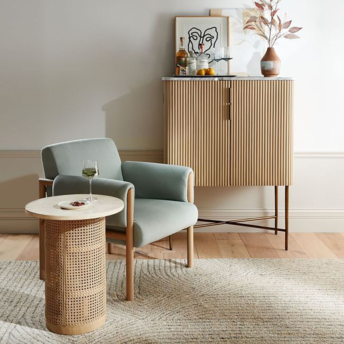 CRATE & BARREL - Bar Fayette 2 Puertas