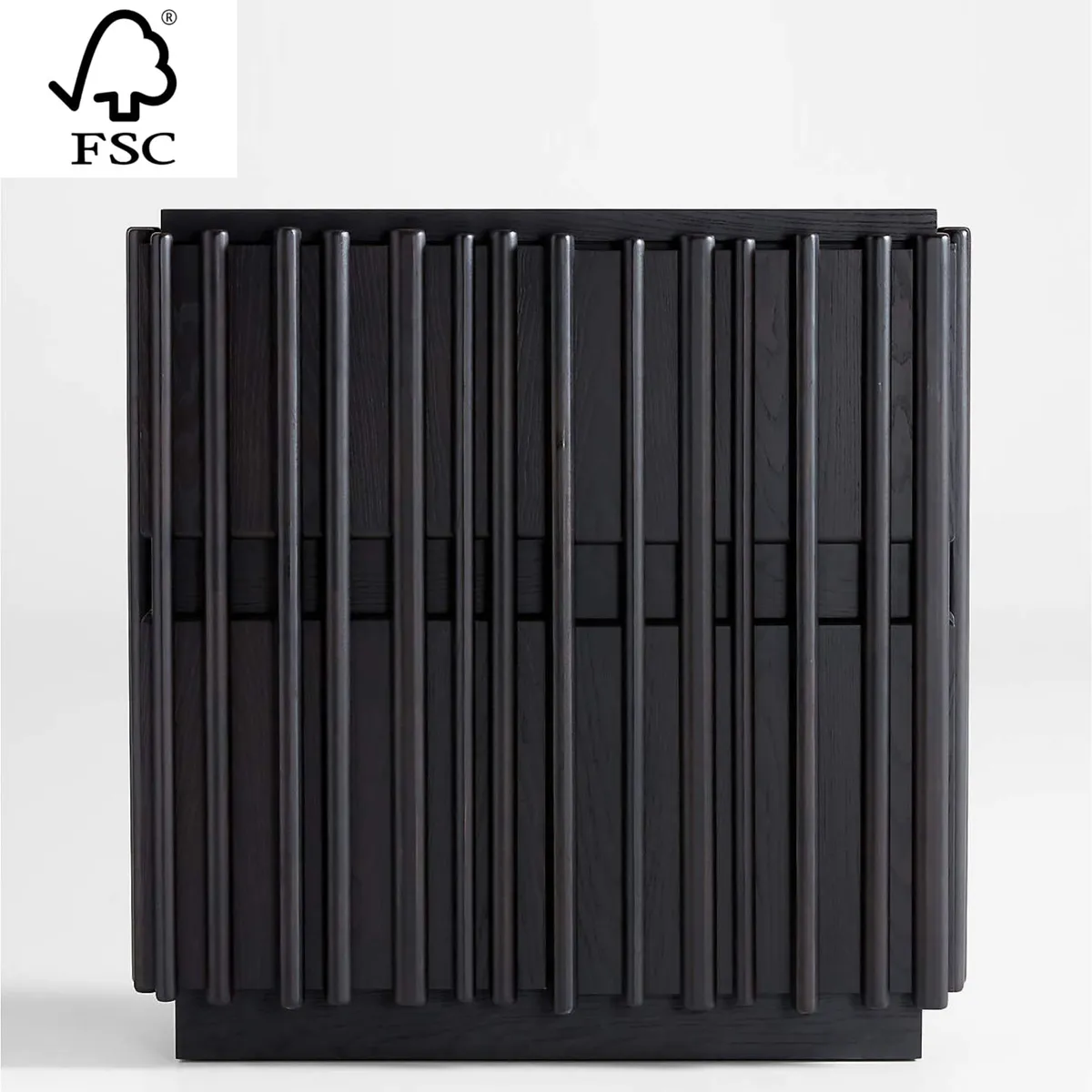 CRATE & BARREL - Gabinete De Almacenamiento De Madera De Fresno Ebonizado Bardi