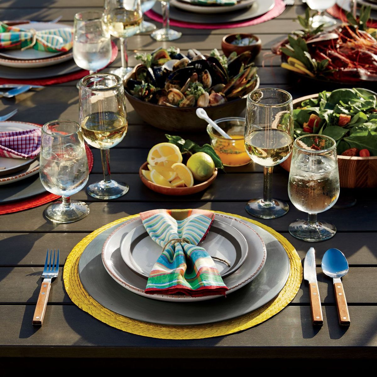 CRATE & BARREL - Plato de Sitio Shindig