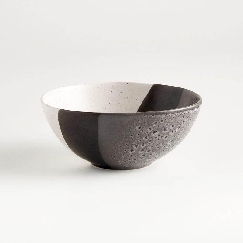 CRATE & BARREL - Tazón de cereal negro Stella