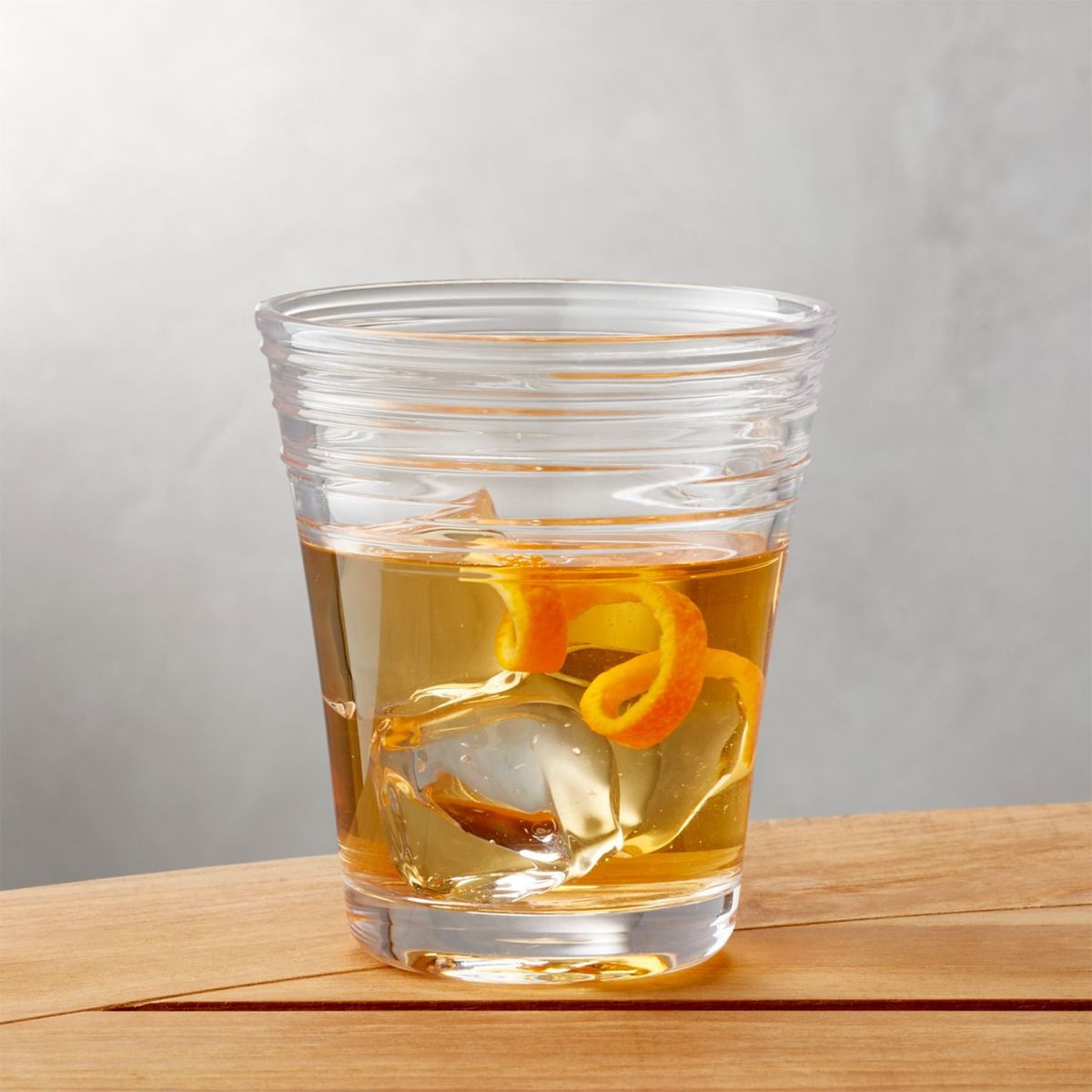 CRATE & BARREL - Vaso Acrílico para Whisky Doble Remolino