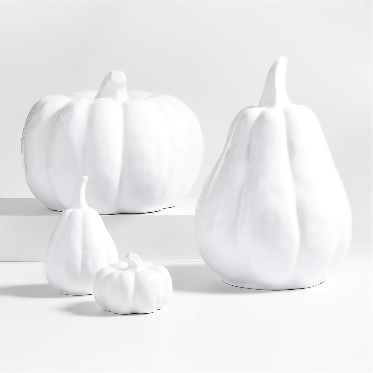 CRATE & BARREL - Calabaza de Cerámica Blanca Extra Pequeña