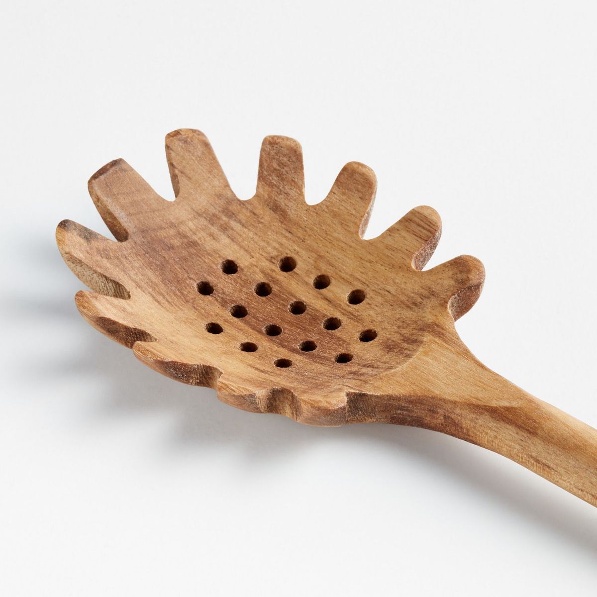 CRATE & BARREL - Cuchara para Pasta de Madera