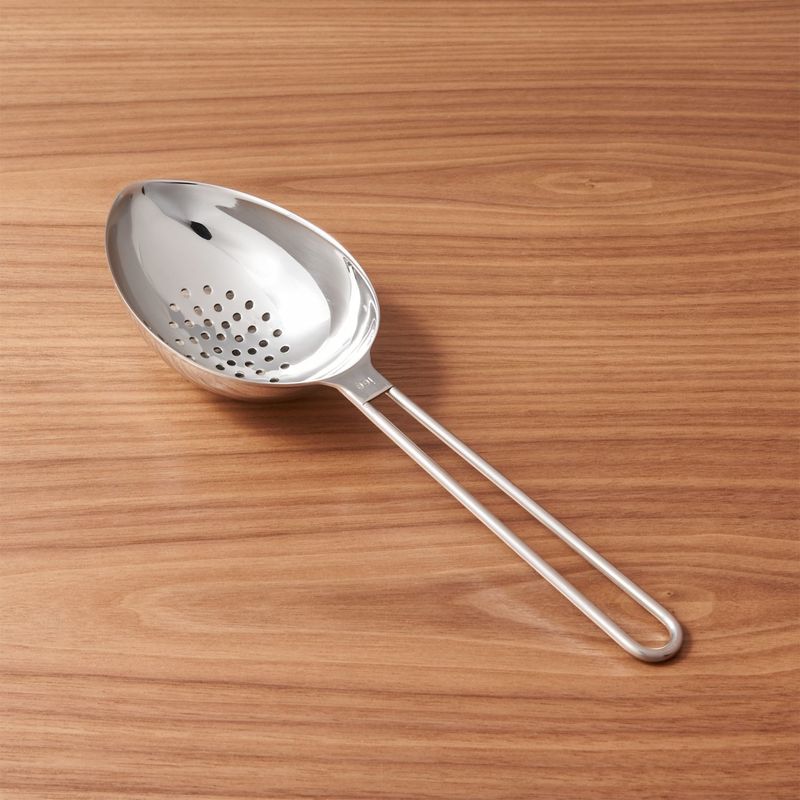 CRATE & BARREL - Cuchara Ranurada para Hielo de Acero Inoxidable