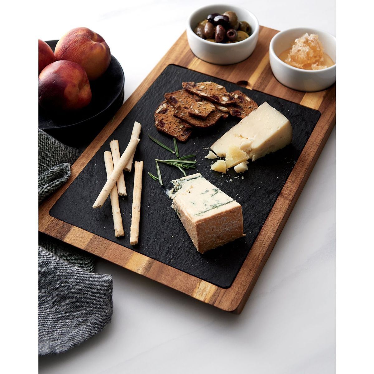 CRATE & BARREL - Tabla para Servir de Pizarra/Madera con Bowls