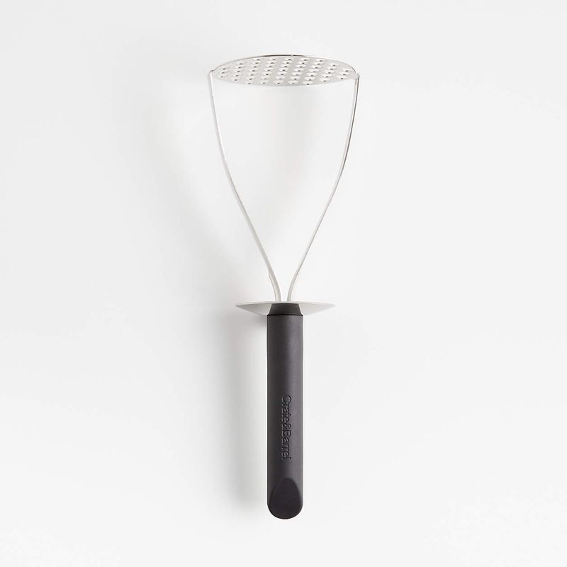 CRATE & BARREL - Triturador de papas Soft-Touch C&B Negro