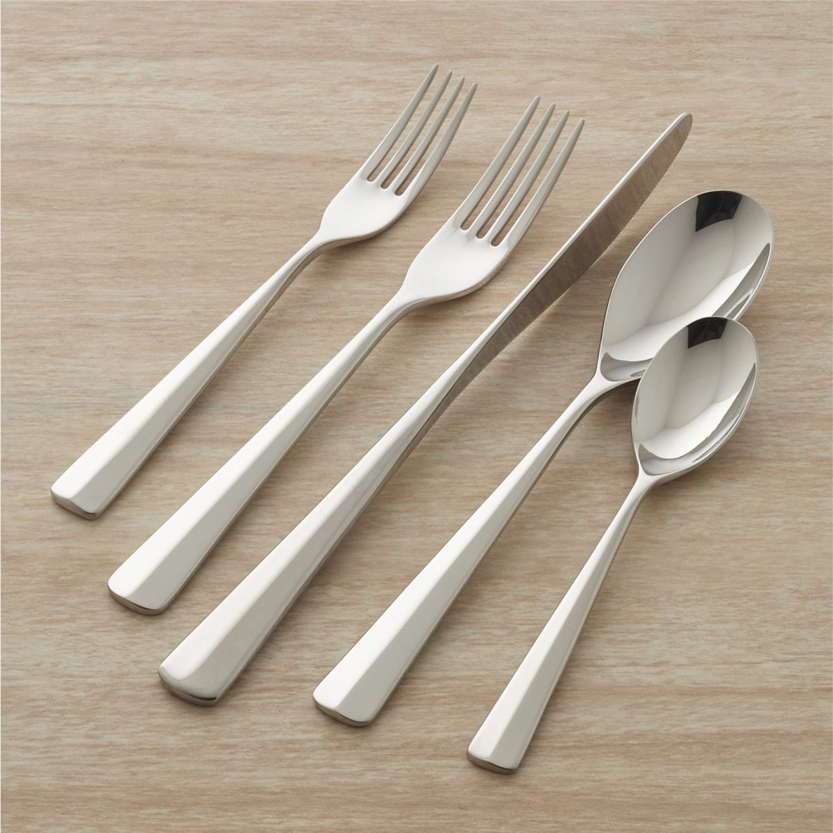 CRATE & BARREL - Juego de 5 Piezas (1 Puesto) de Cubiertos Miro