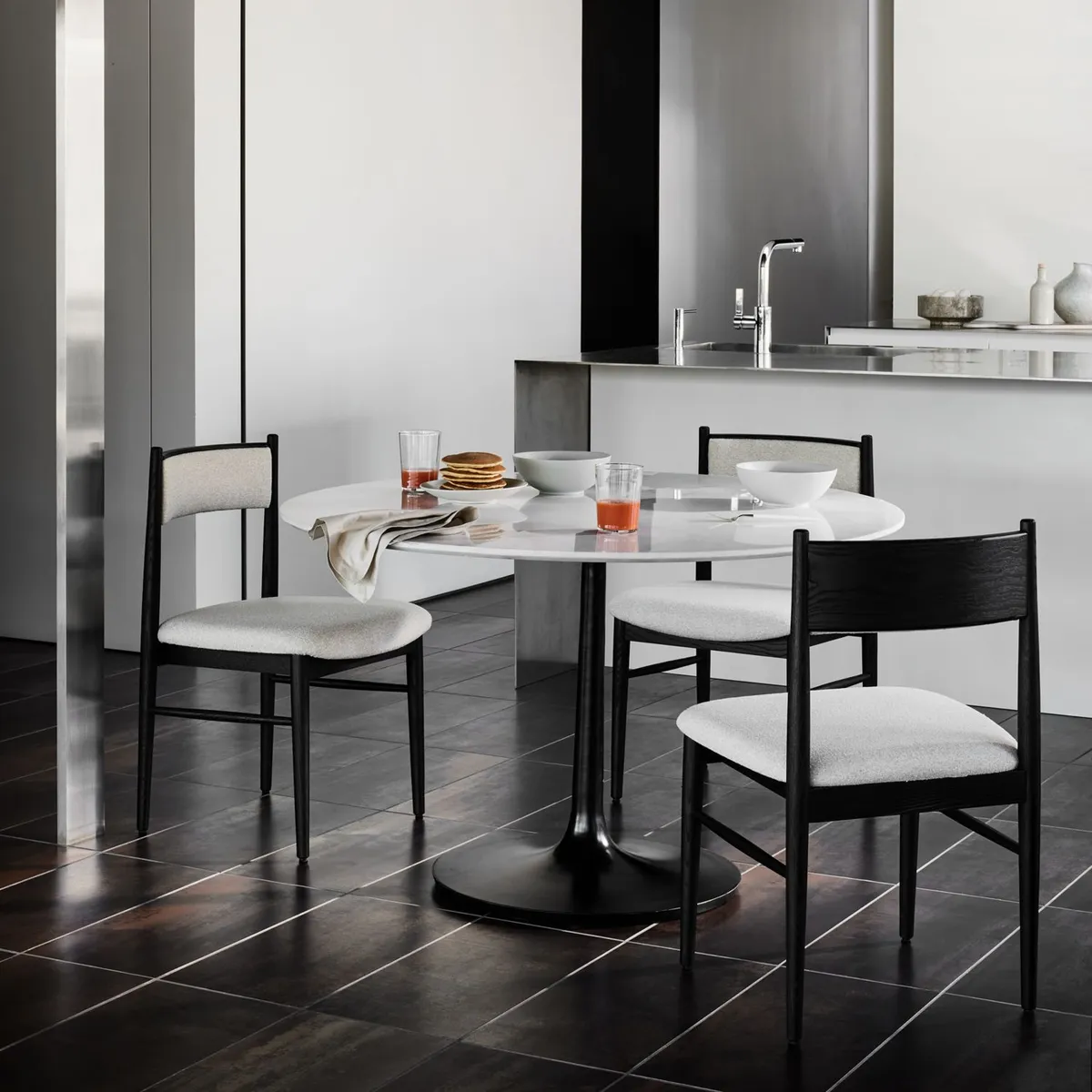 CRATE & BARREL - Silla de Comedor Petrie