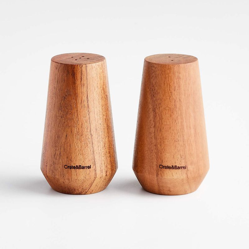 CRATE & BARREL - Set de Salero y Pimentero de Madera Acacia Ethan