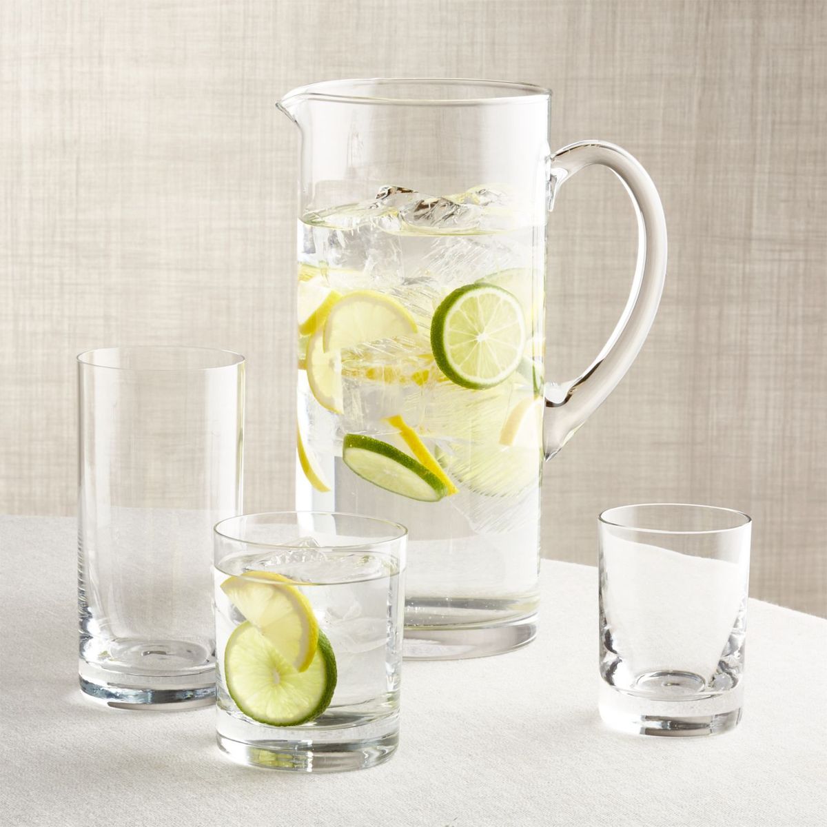 CRATE & BARREL - Jarra de Vidrio Aspen 86oz.