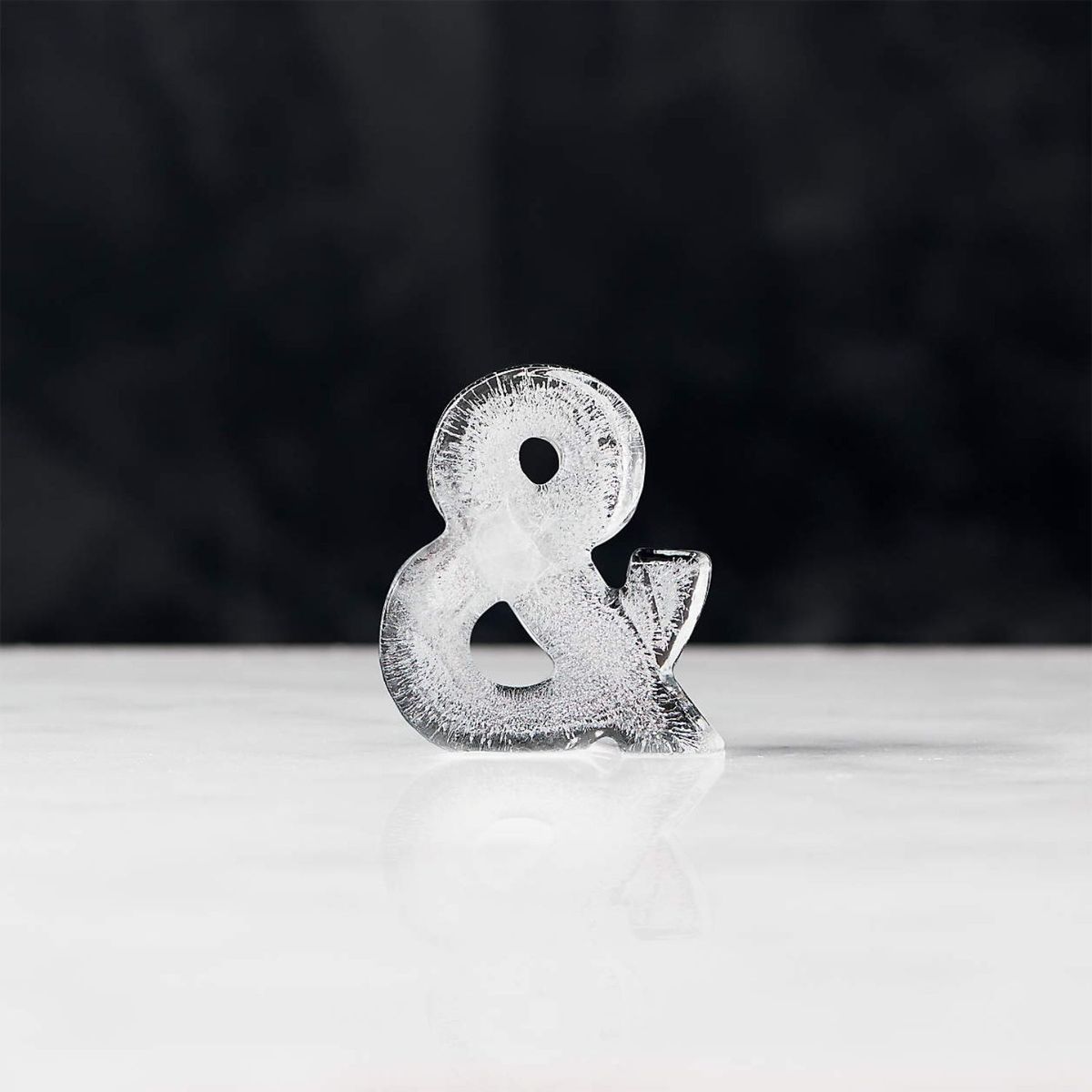 CRATE & BARREL - Set De 2 Moldes Para Hielo Ampersand