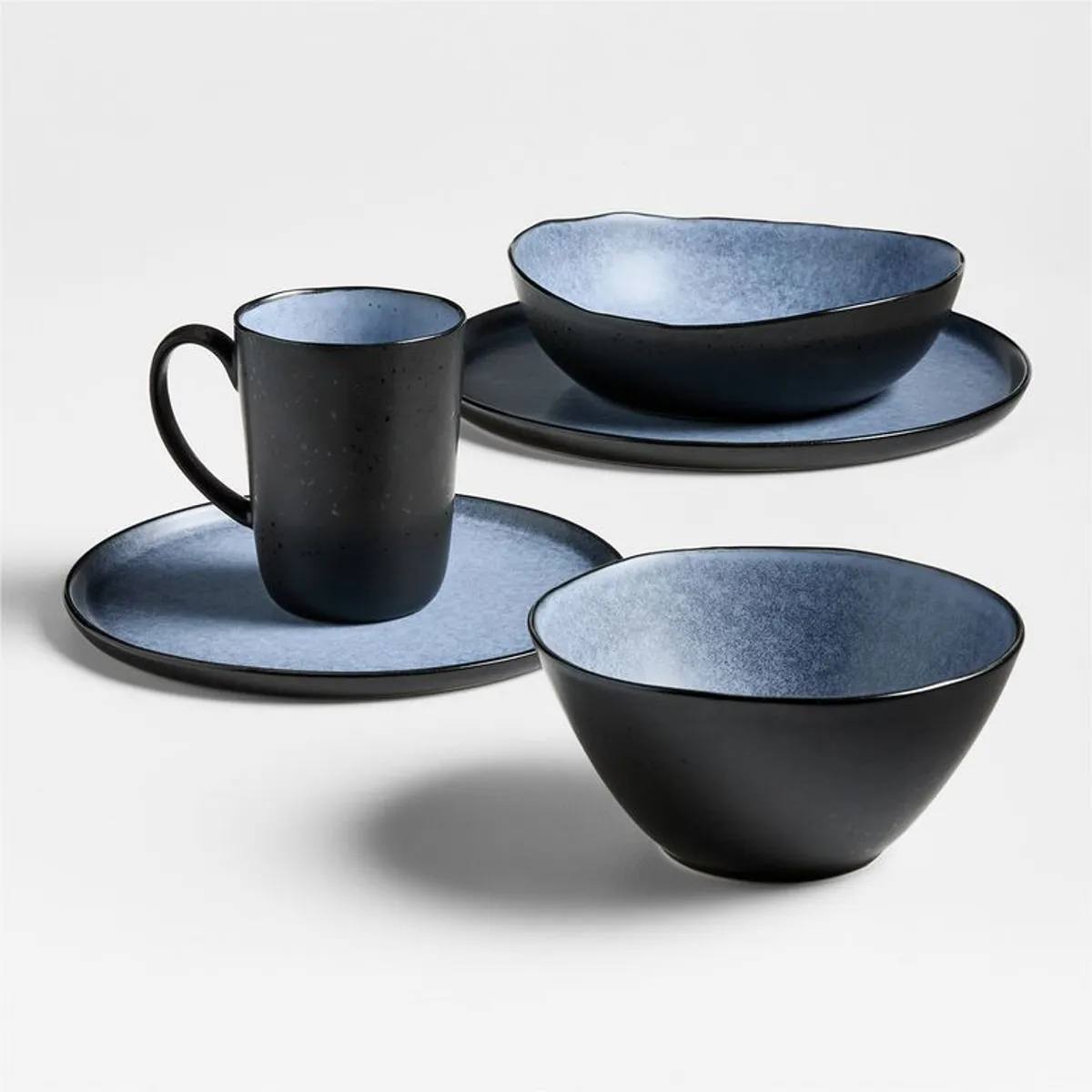 CRATE & BARREL - Plato de Ensalada Mercer Arctic de Gres