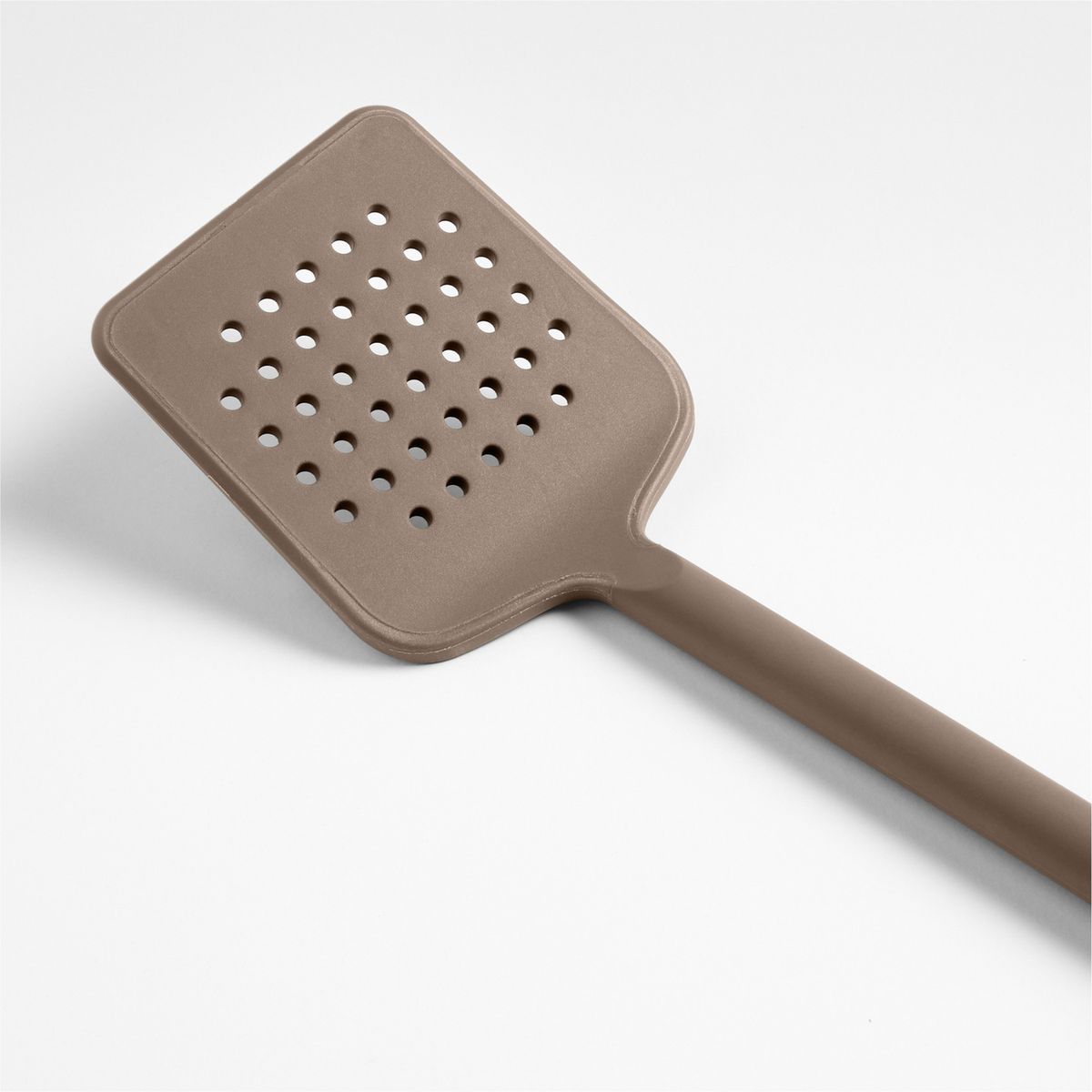 CRATE & BARREL - Espátula Ranurada de Silicona Marrón