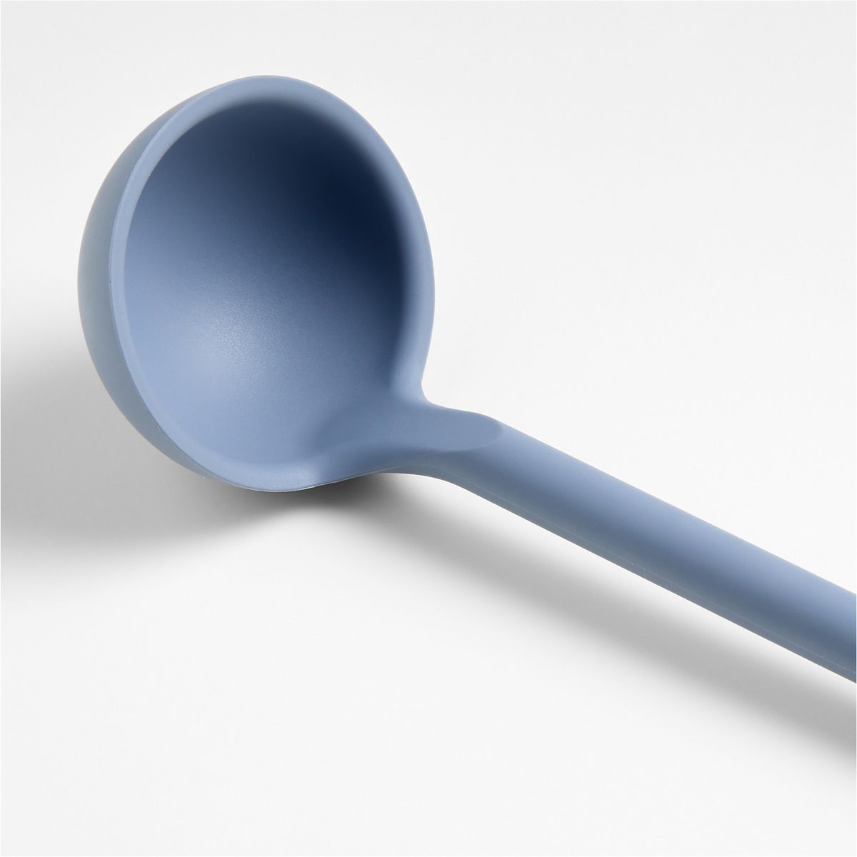 CRATE & BARREL - Cucharón de Silicona Azul