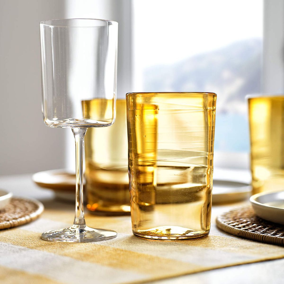 CRATE & BARREL - Vaso De Vidrio Soplado A Mano Ámbar De Malta