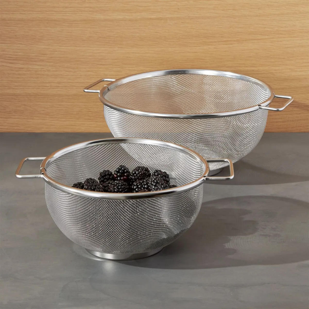 CRATE & BARREL - Set de 2 Coladores Mesh