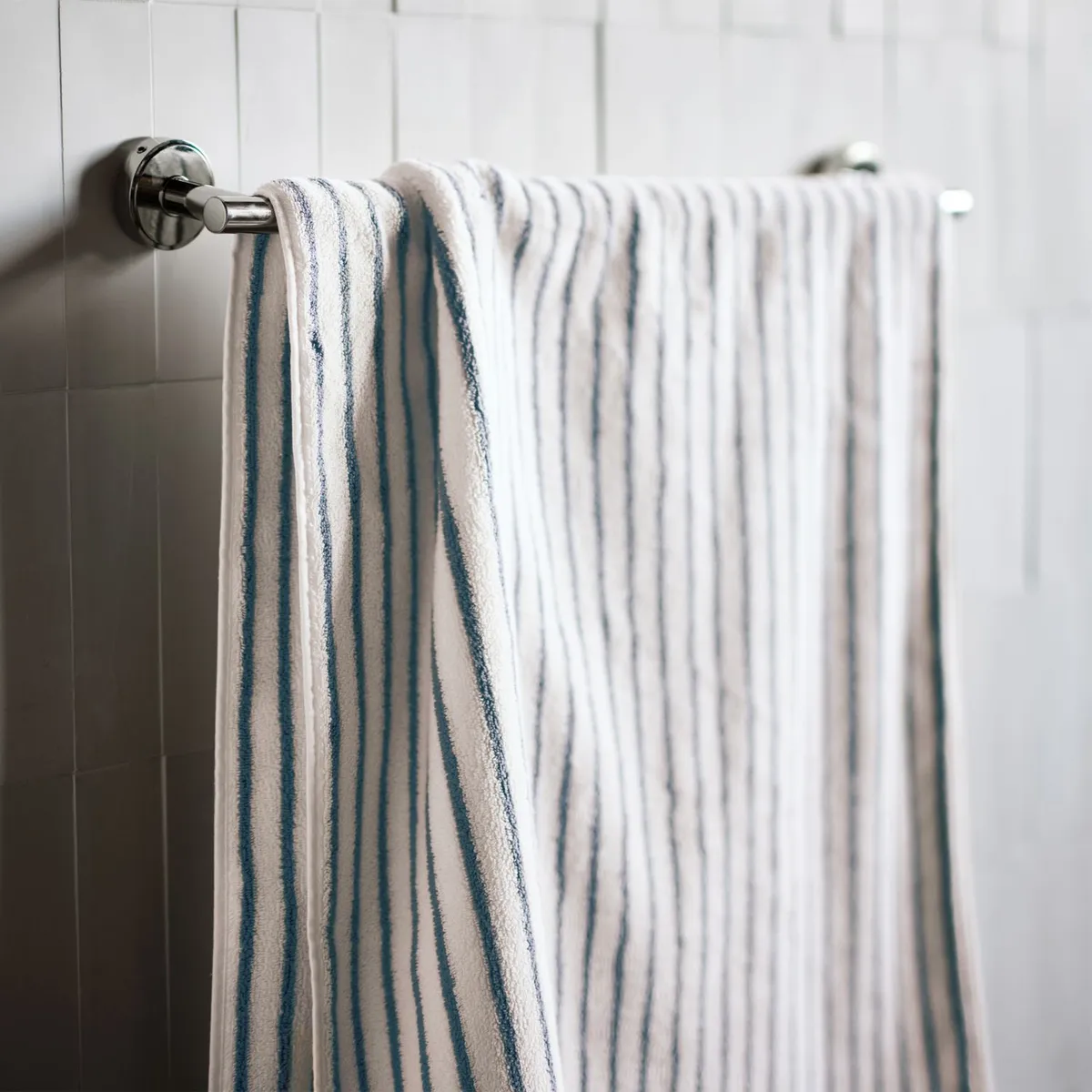 CRATE & BARREL - Toalla de Baño Pampas 100% Algodón Orgánico