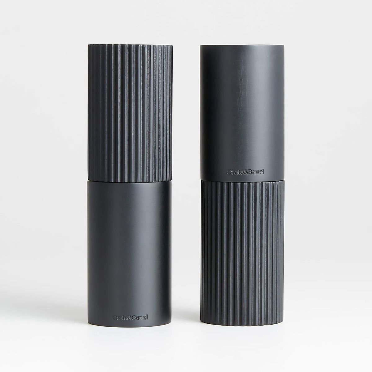 CRATE & BARREL - Molinillo de Pimienta de Madera Hanno Black