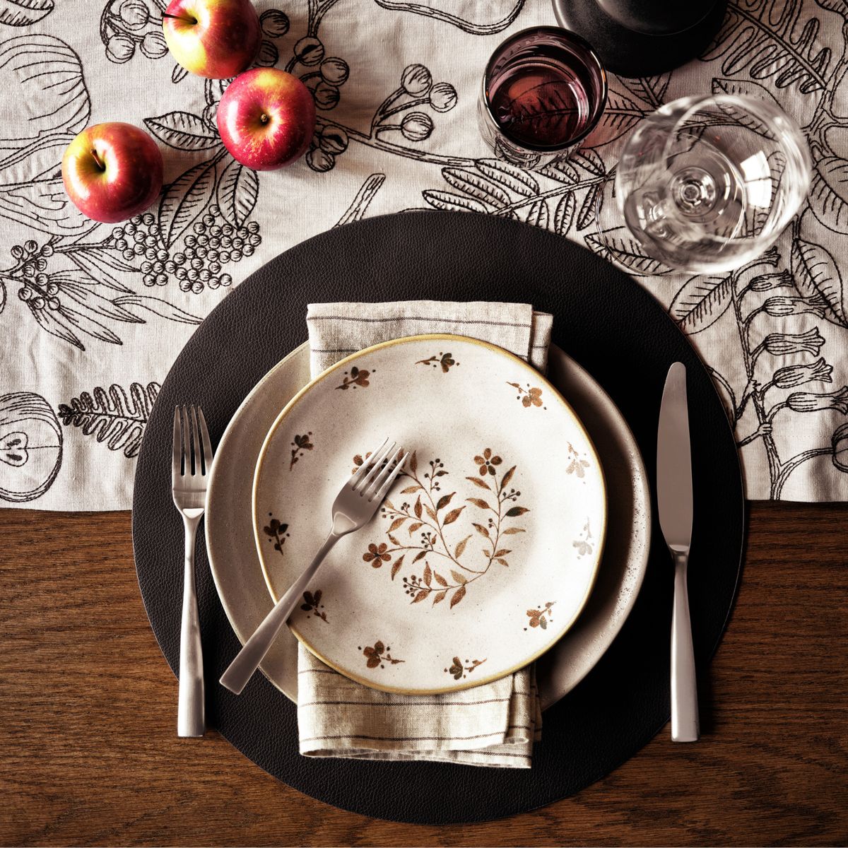 CRATE & BARREL - Plato de Ensalada Marin Botanical de Gres