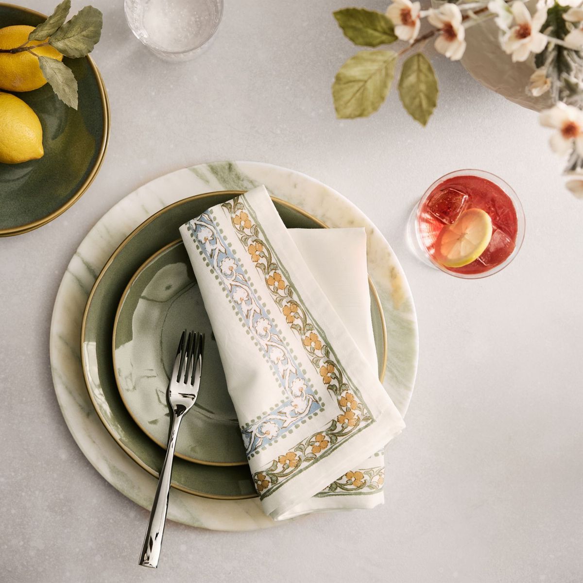 CRATE & BARREL - Fuente Ice de Mármol