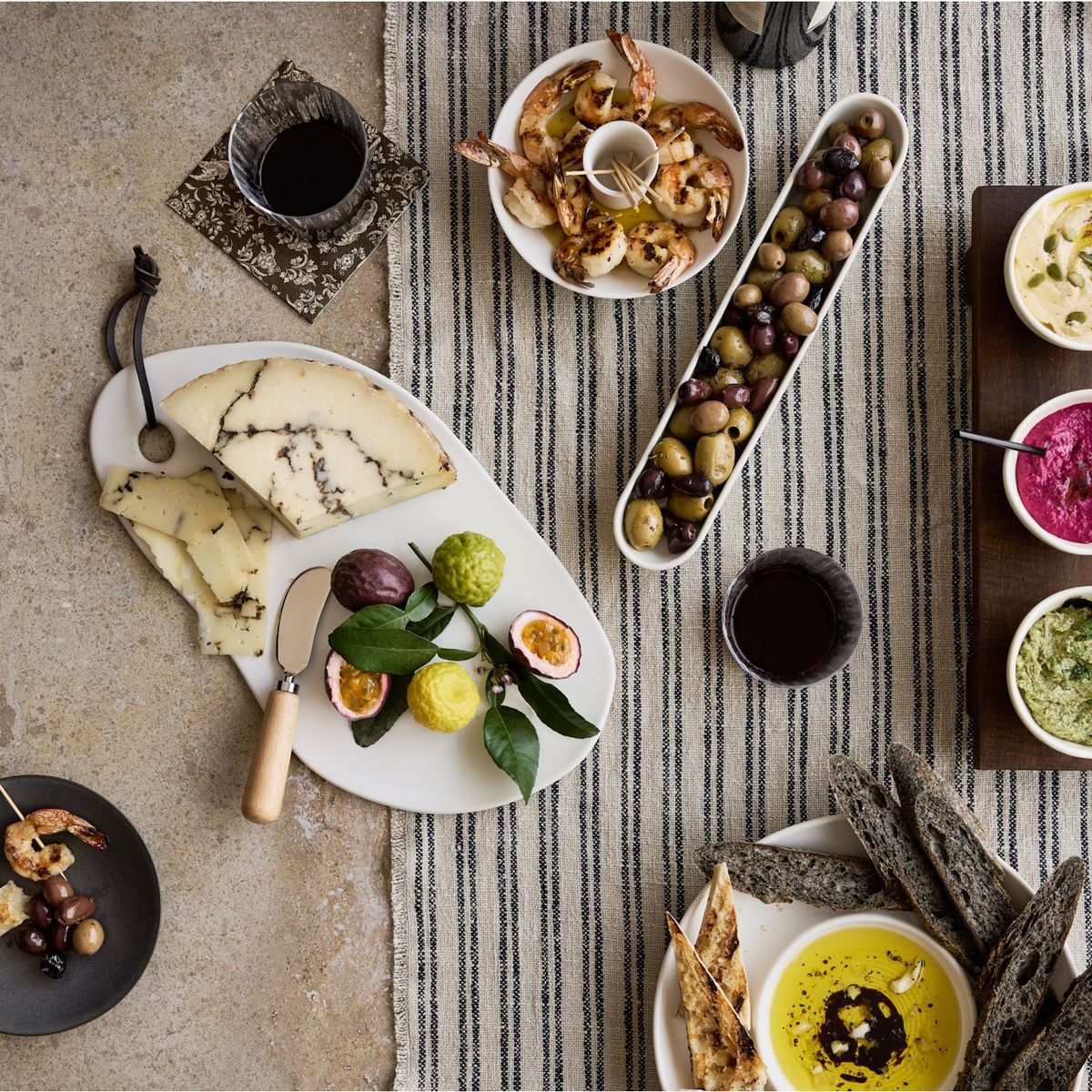 CRATE & BARREL - Fuente Larga Mezze de Mármol