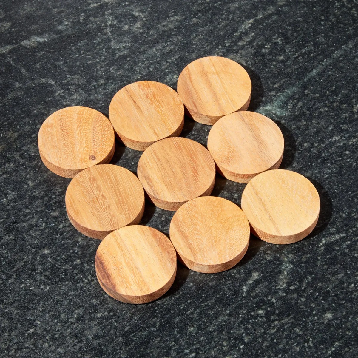 CRATE & BARREL - Salvamanteles Dottie