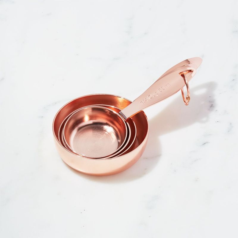 CRATE & BARREL - Set de 4 Tazas Medidoras de Cobre