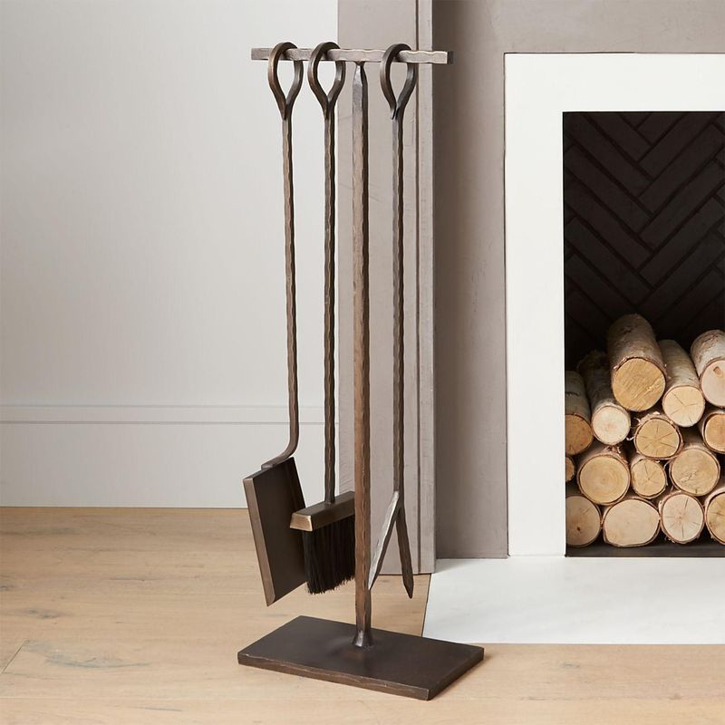 CRATE & BARREL - Juego de herramientas para chimenea de latón 