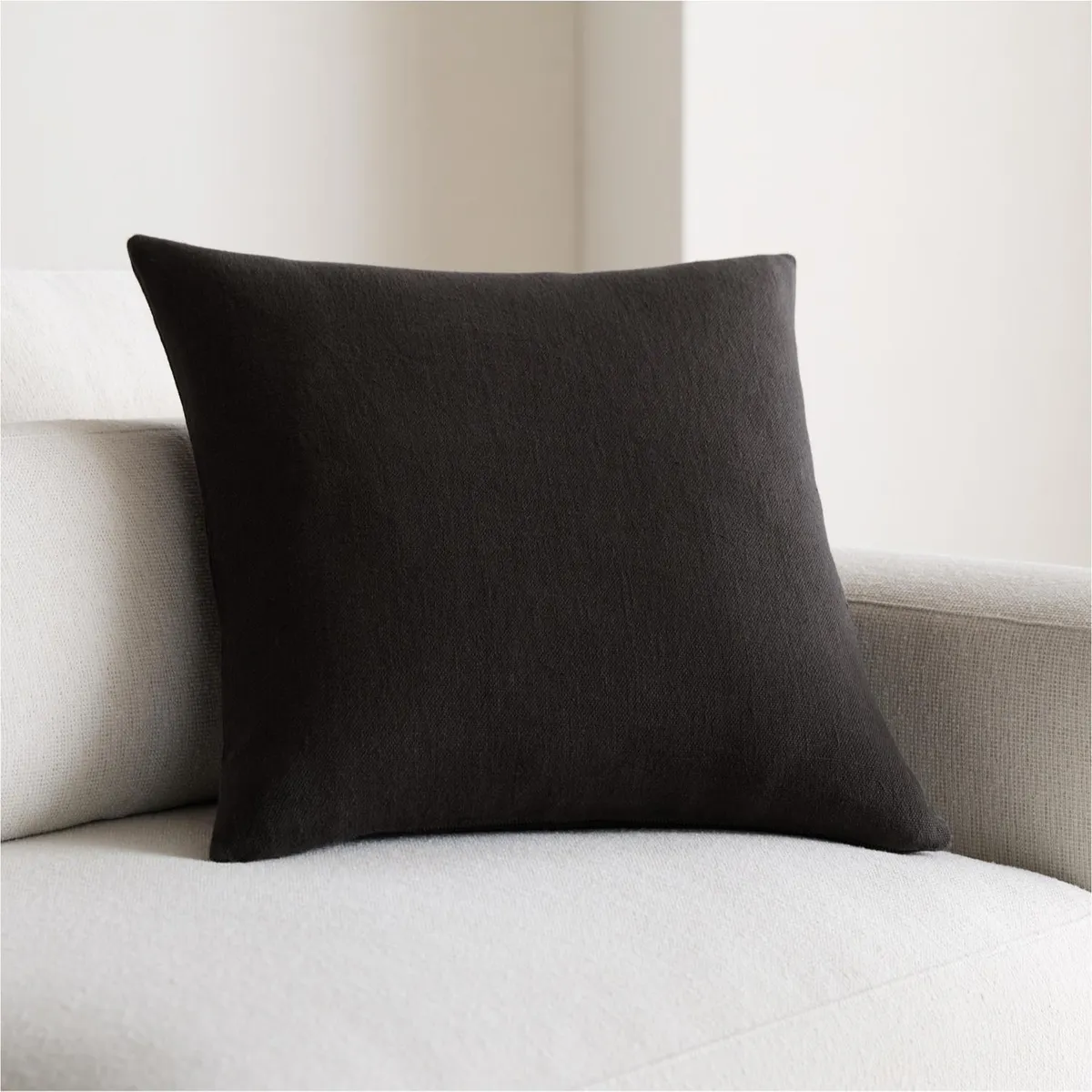 CRATE & BARREL - Funda Cojín Layering Negro 51x51cm