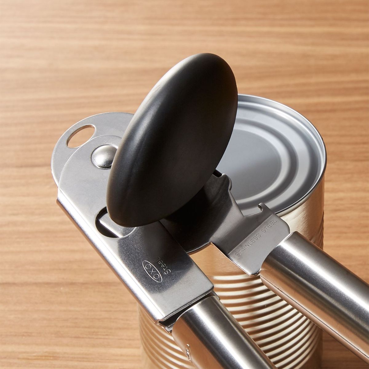 CRATE & BARREL - Abrelatas de Acero Inoxidable OXO