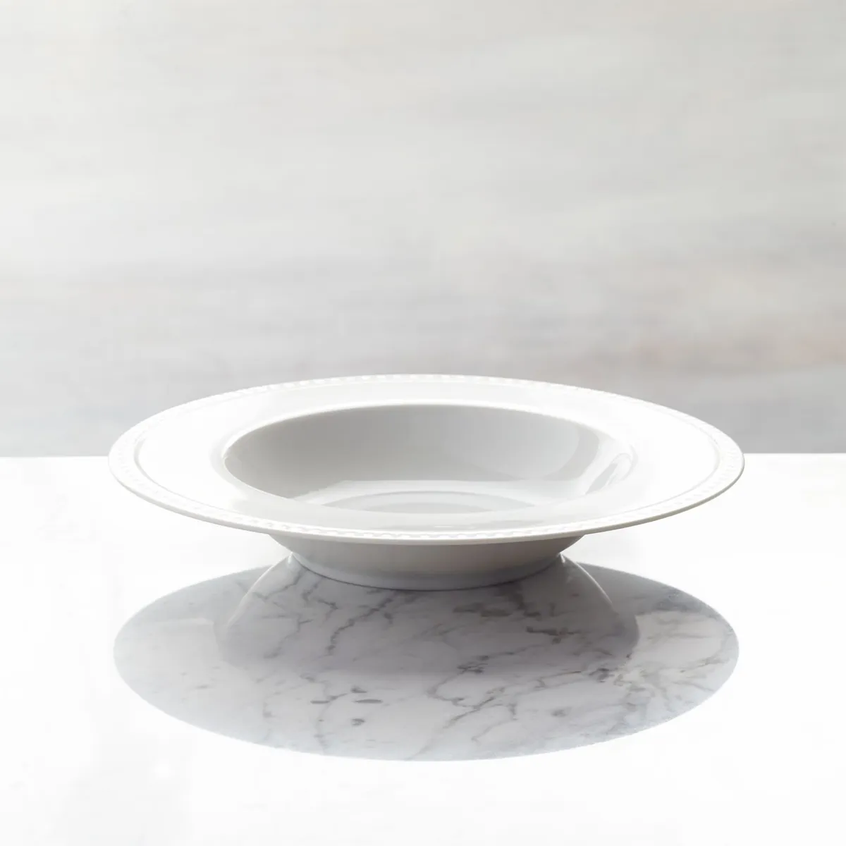 CRATE & BARREL - Bowl Bajo Staccato