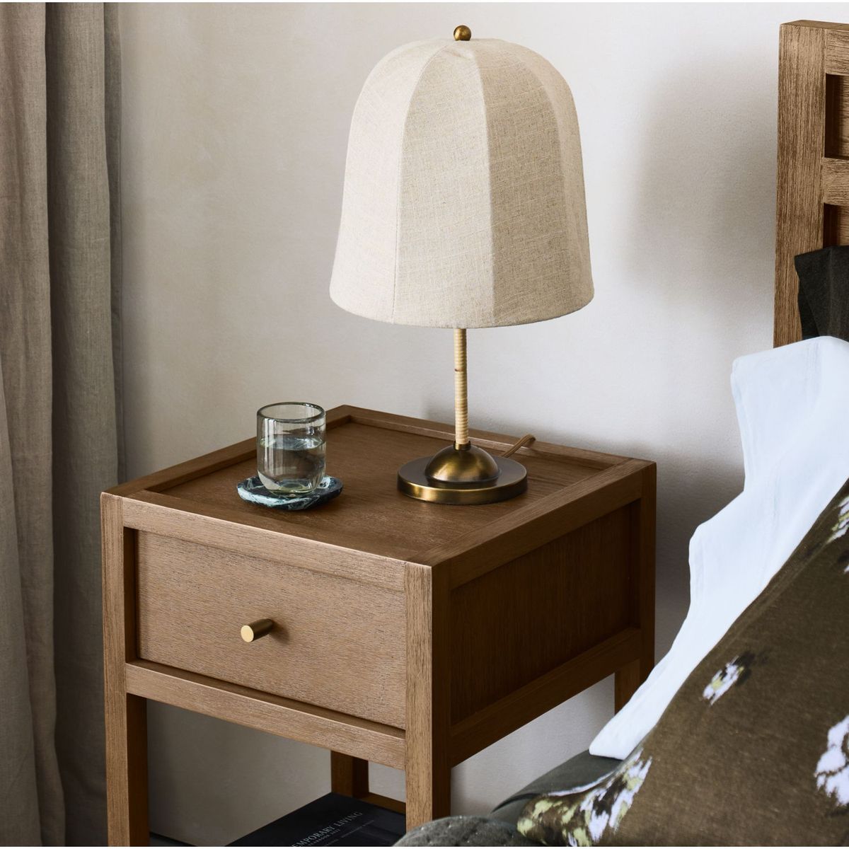 CRATE & BARREL - Mesa de Noche Keane 1 Cajón