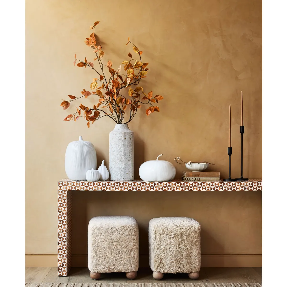 CRATE & BARREL - Otomán L'enchere By Athena Calderone