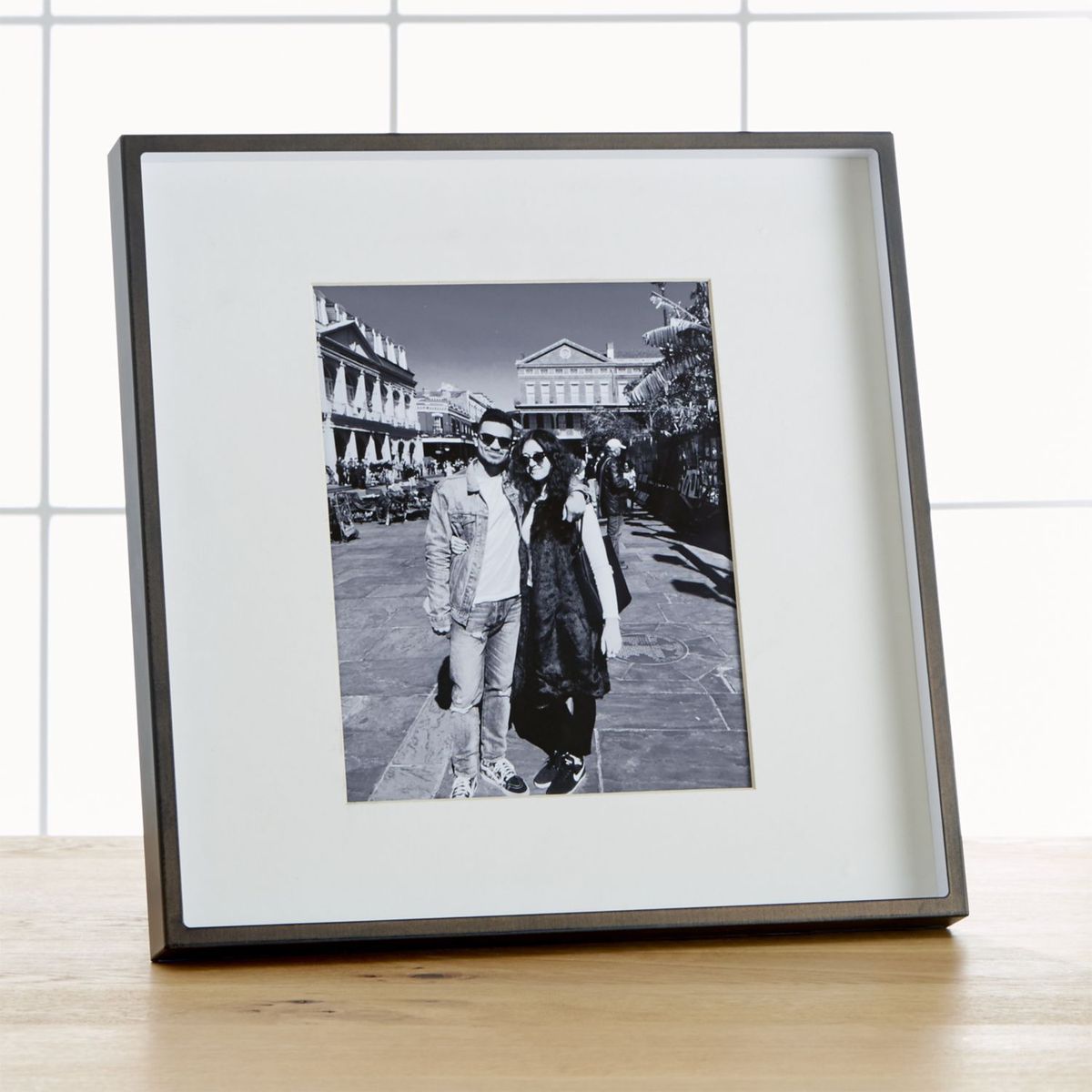 CRATE & BARREL - Marco de Bronce Cepillado Envejecido 20x25cm