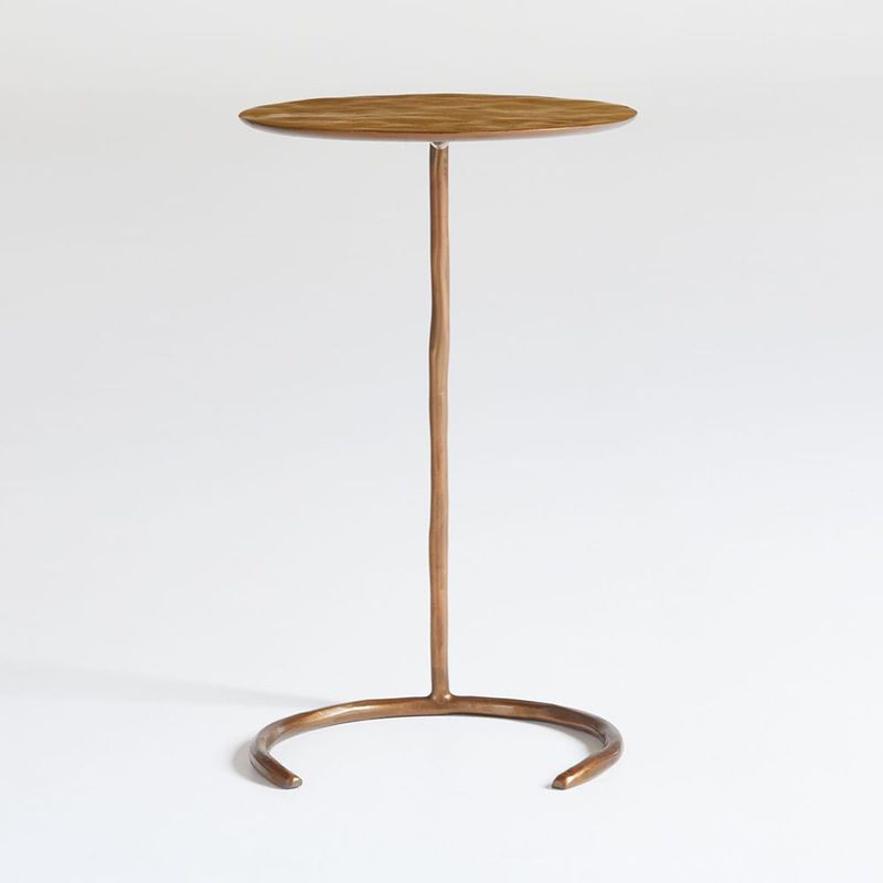 CRATE & BARREL - Mesa Auxiliar Azura de latón
