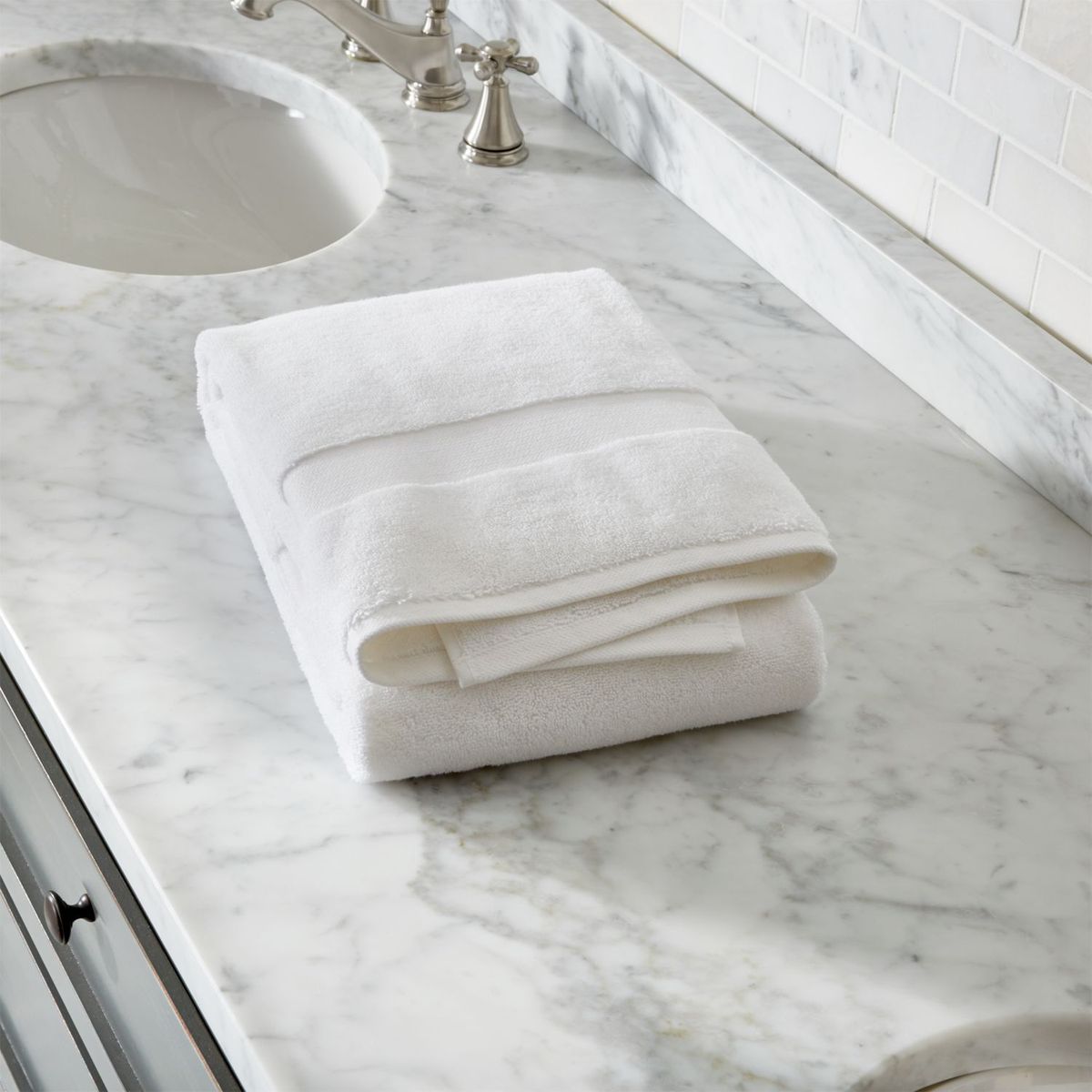 CRATE & BARREL - Toalla de Baño de Algodón Turco Blanco