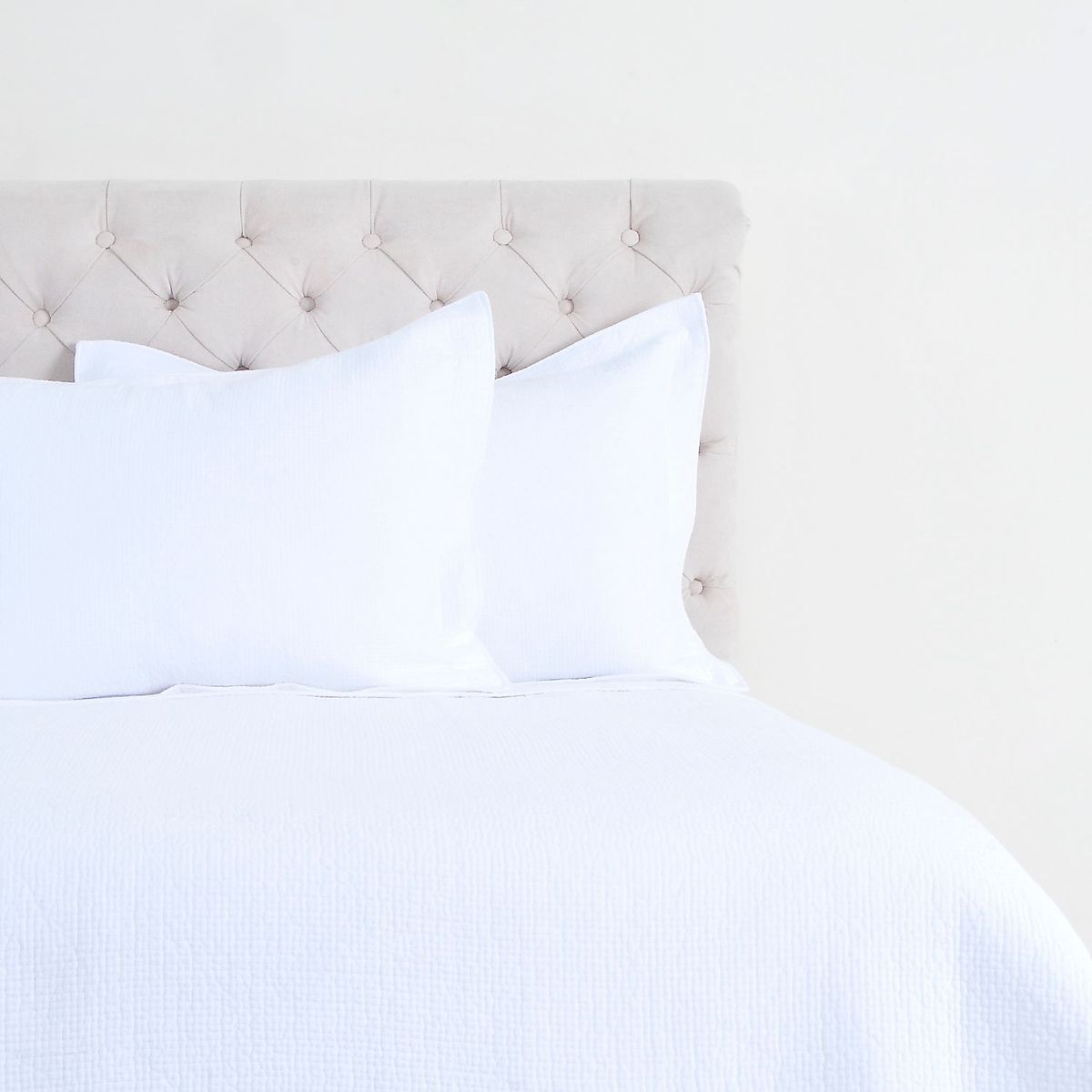 BASEMENT HOME - Cubrecama Liso Blanco