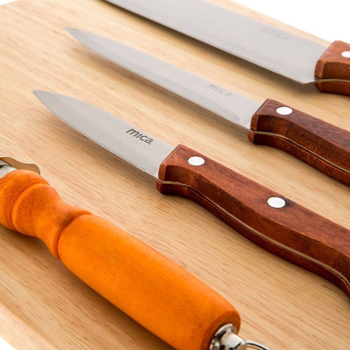 MICA - Set x5 Tabla Madera + Cuchillos + Afilador