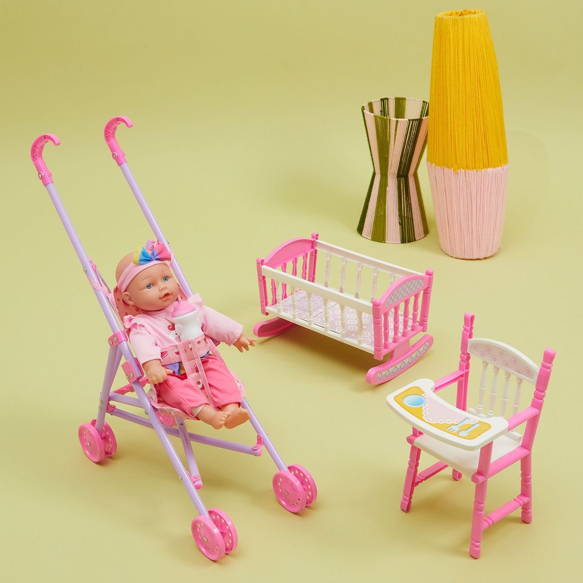 UNEEDA - Muñeca con Silla de Comer, Coche Bastón, Cuna Y Accesorios