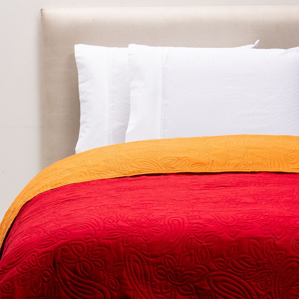 AMBIENTA - Cubrecama Rojo