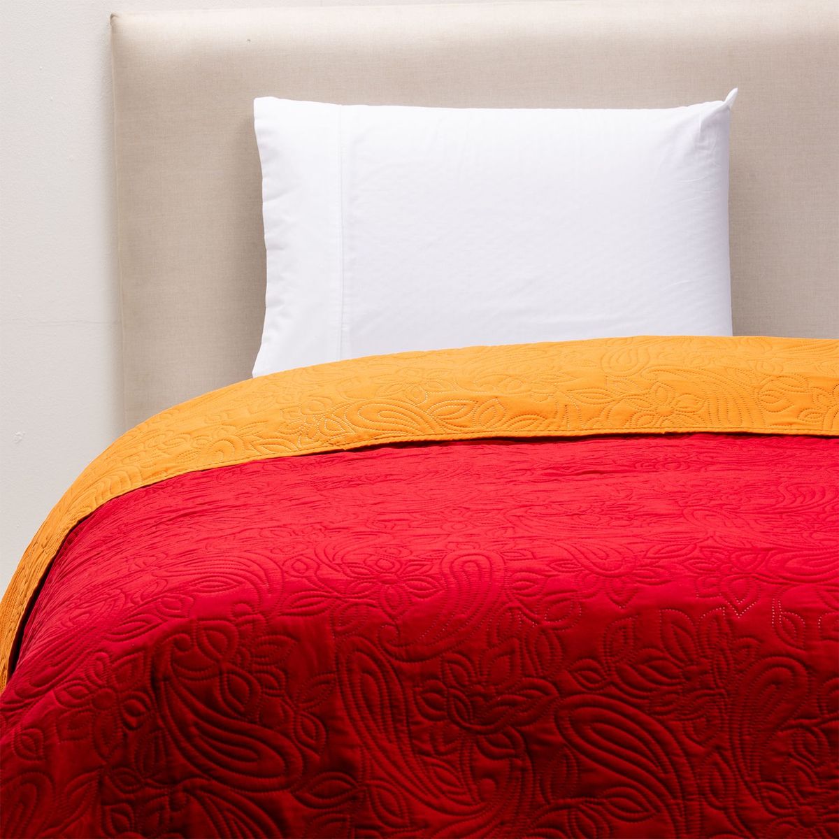 AMBIENTA - Cubrecama Rojo