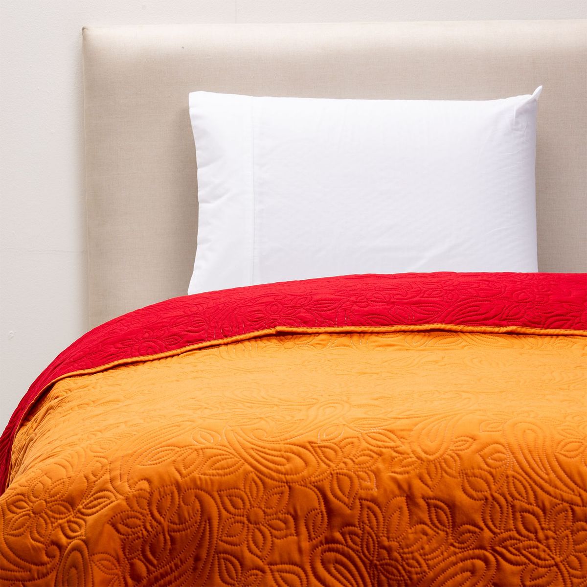 AMBIENTA - Cubrecama Rojo